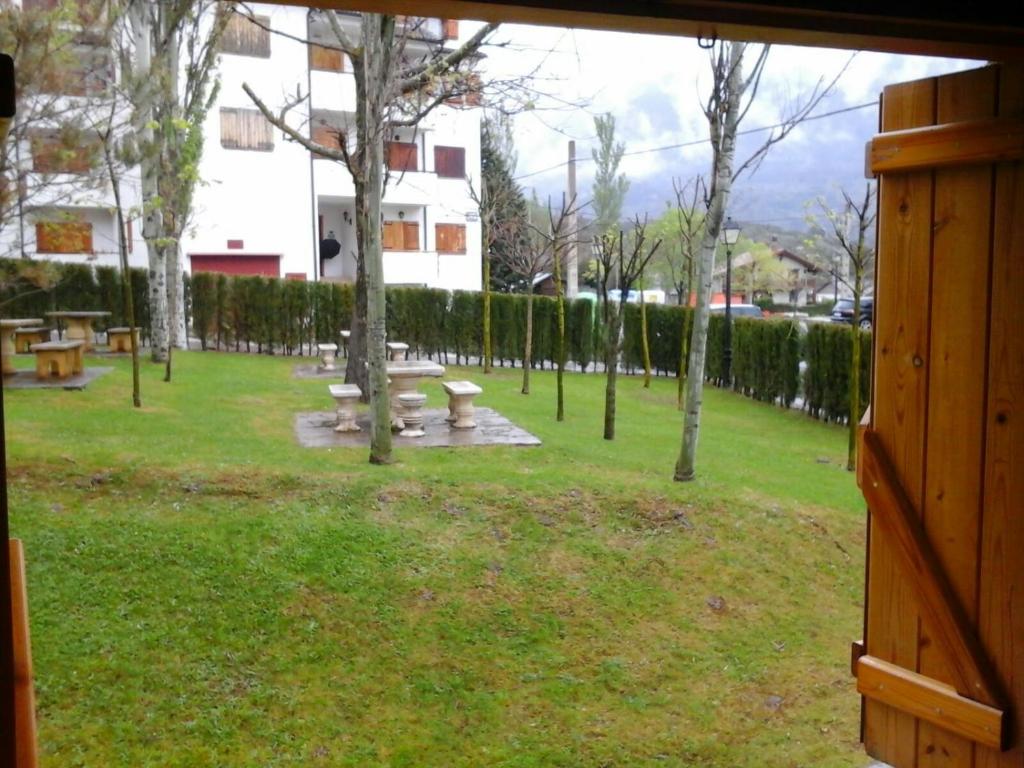 a view of a park with benches and trees at Apartamento MODESTO en las montañas del pirineo aragonés en Alquiler Altruista ECONÓMICO in Villanúa