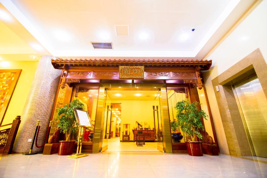 Framhlið eða inngangur Lagos Oriental Hotel