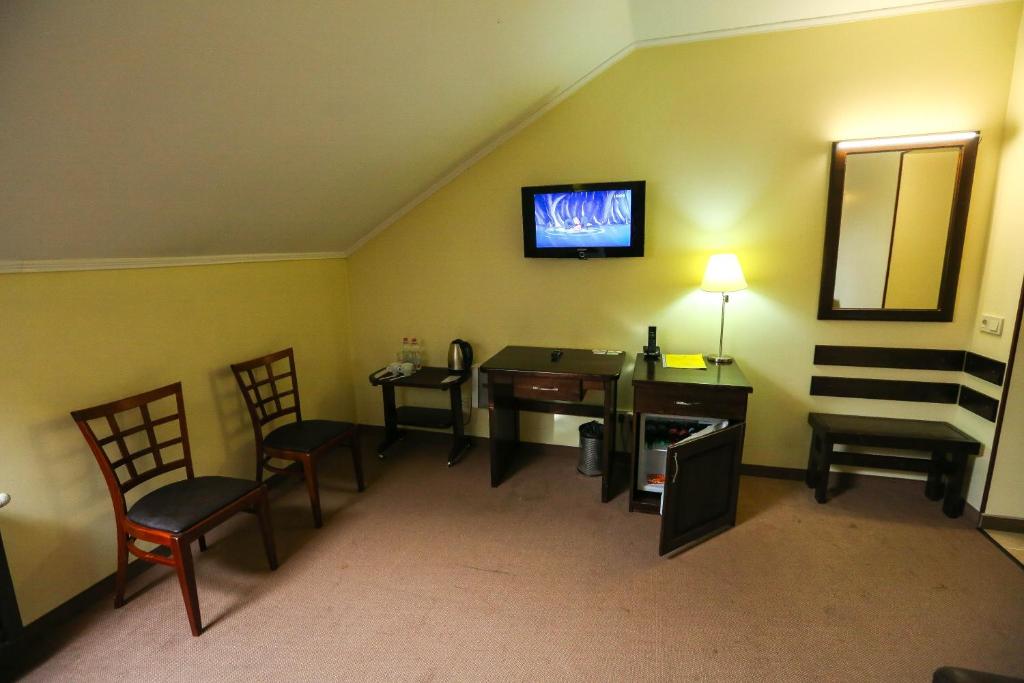TV a/nebo společenská místnost v ubytování Home Hotel