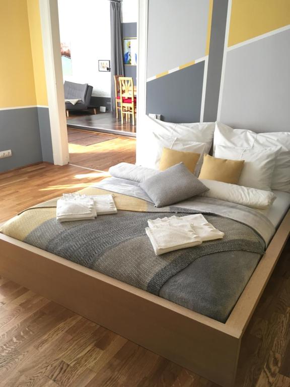 Posteľ alebo postele v izbe v ubytovaní Cozy Loft at Opera