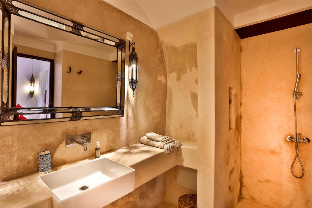 Koupelna v ubytování Hotel & Spa Dar Bensouda