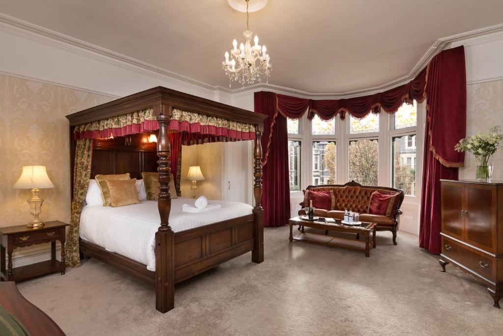 
Four Poster Suite 
