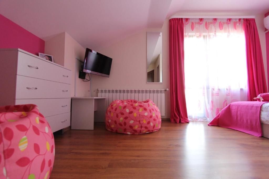 TV a/nebo společenská místnost v ubytování Guest House Arima