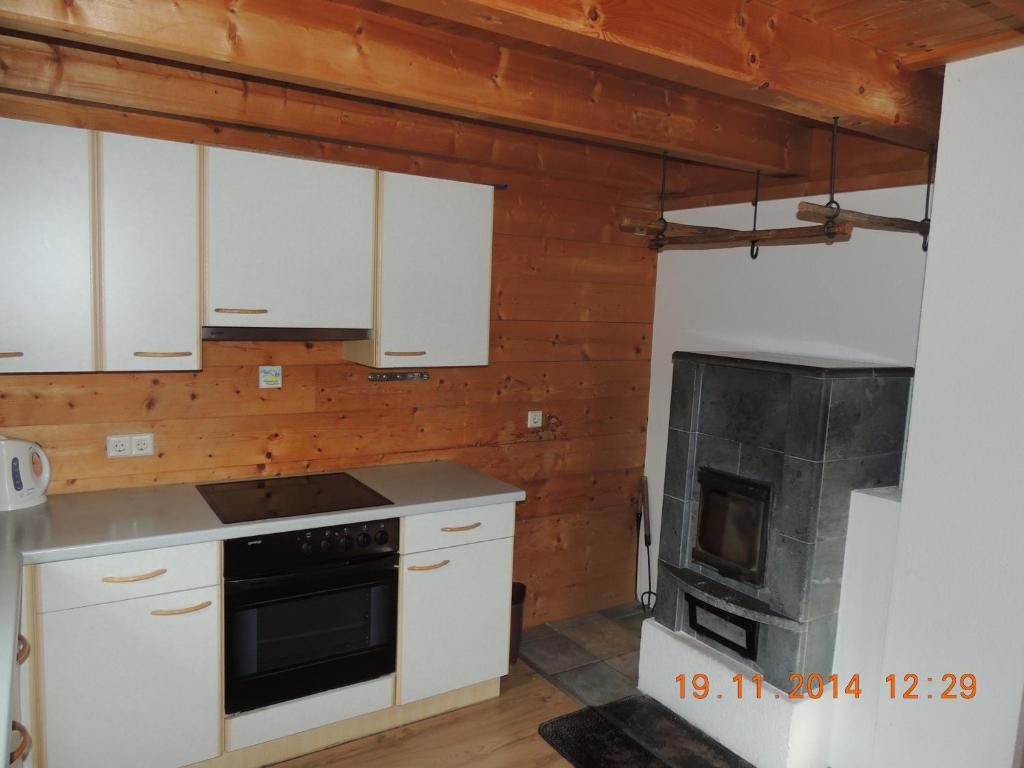 A kitchen or kitchenette at Egghartguthütte