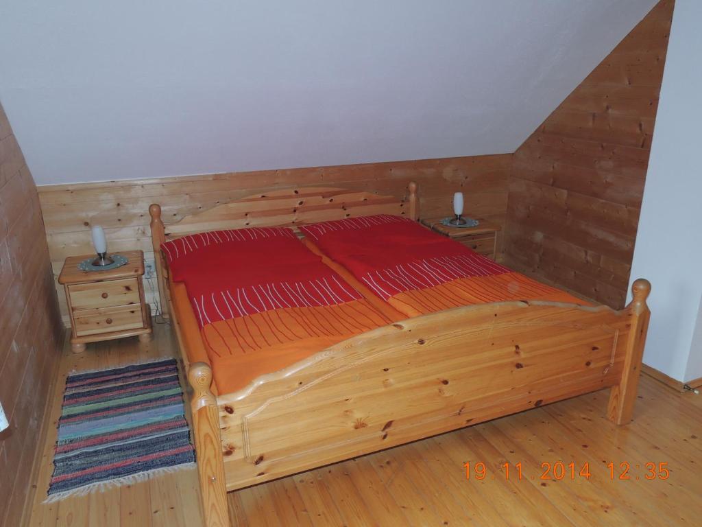 A bed or beds in a room at Egghartguthütte