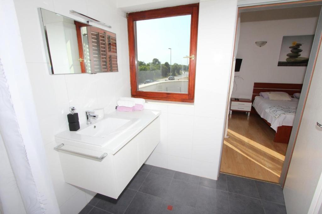 Postel nebo postele na pokoji v ubytování Rooms and Apartment Luana