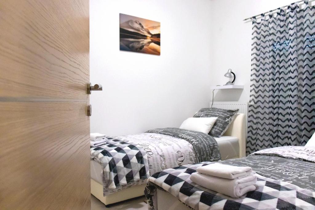 Ένα ή περισσότερα κρεβάτια σε δωμάτιο στο Apartman Pampas Osijek