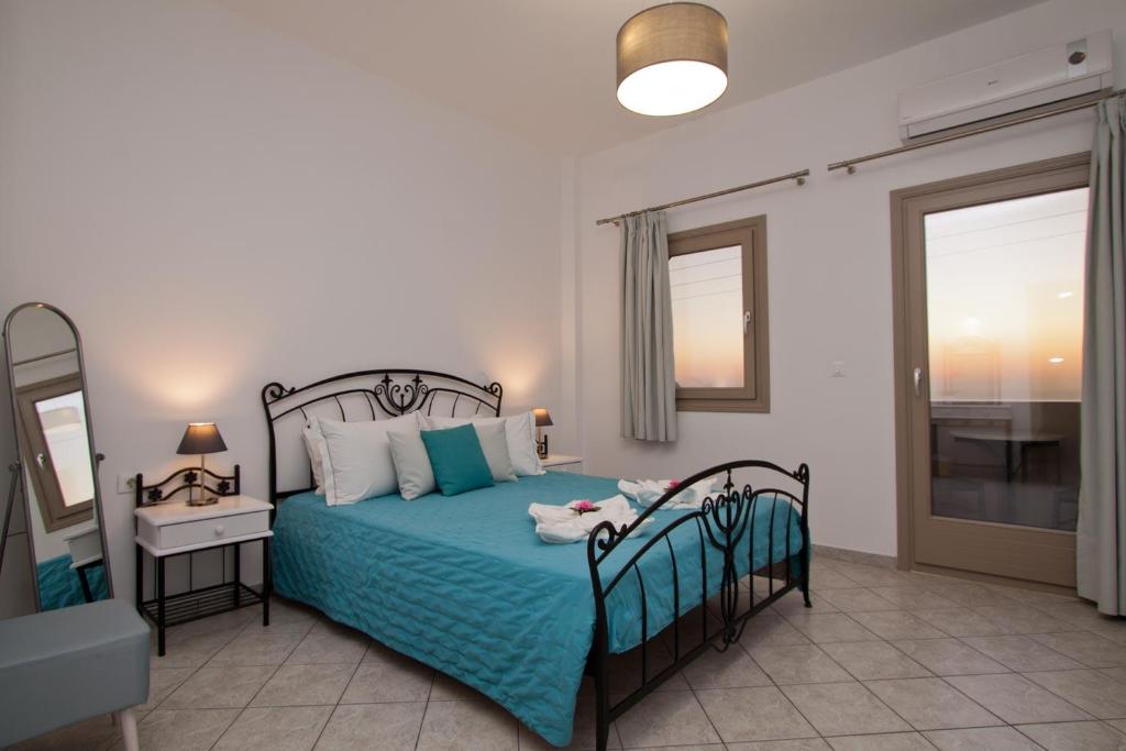 
 Junior Suite with Caldera View
