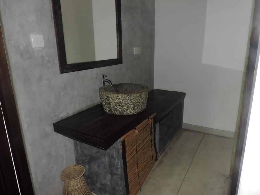 a bathroom with a sink and a mirror at Silva Rest in Unawatuna