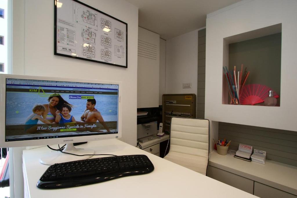 TV a/nebo společenská místnost v ubytování Hotel Kim