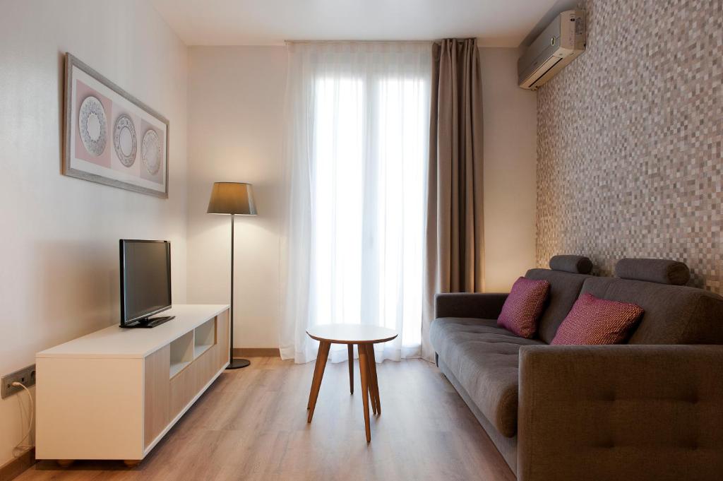 Televízia a/alebo spoločenská miestnosť v ubytovaní MH Apartments S. Familia