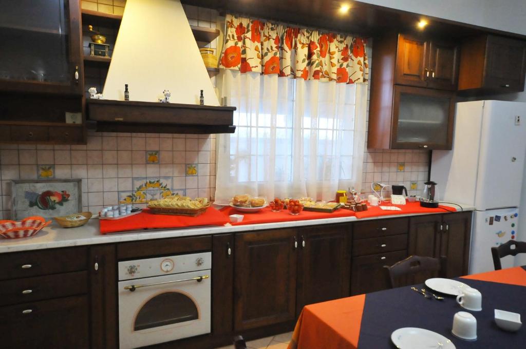 Kuchyň nebo kuchyňský kout v ubytování B&B Il Mandorleto Avola