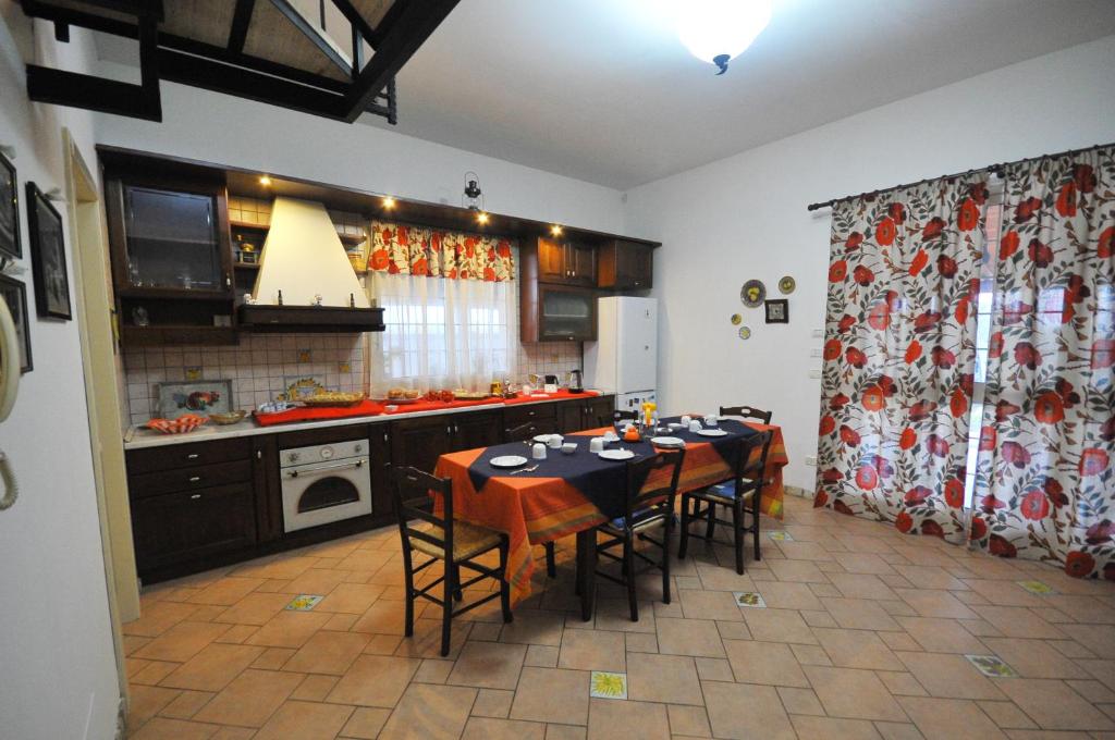Kuchyň nebo kuchyňský kout v ubytování B&B Il Mandorleto Avola