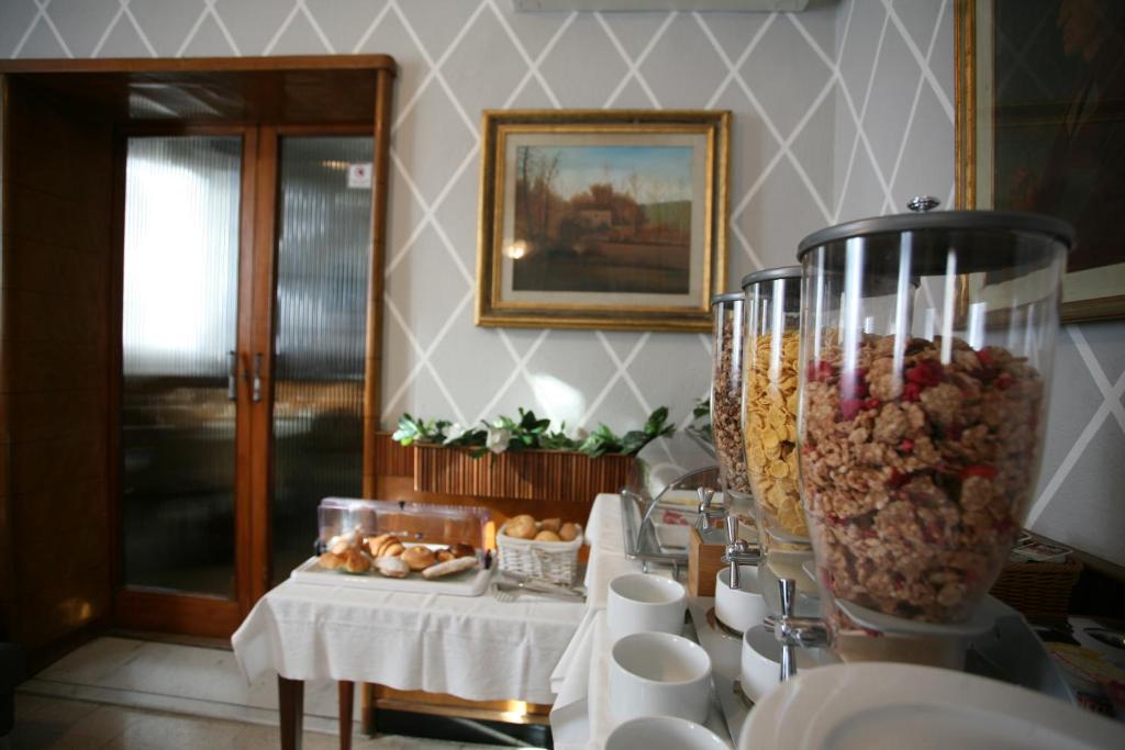 Jídlo v hotelu nebo okolí