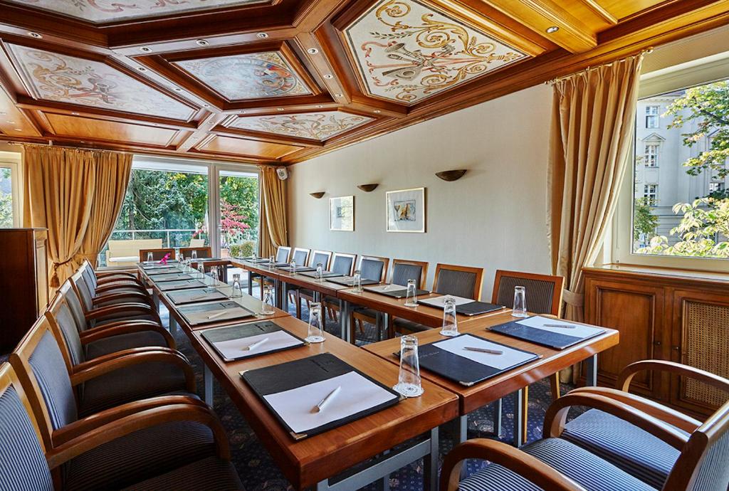 Bernstein Hotel Villa Kastania - Resim 24