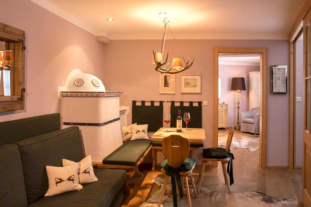 Posezení v ubytování Hotel Bergwelt