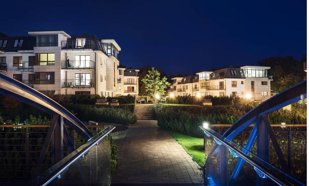 a walkway in front of a building at night at Apartament Aquarius Sopot in Sopot