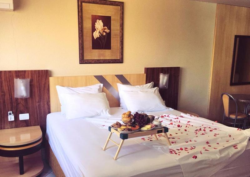 Postel nebo postele na pokoji v ubytování King Konfort Hotel