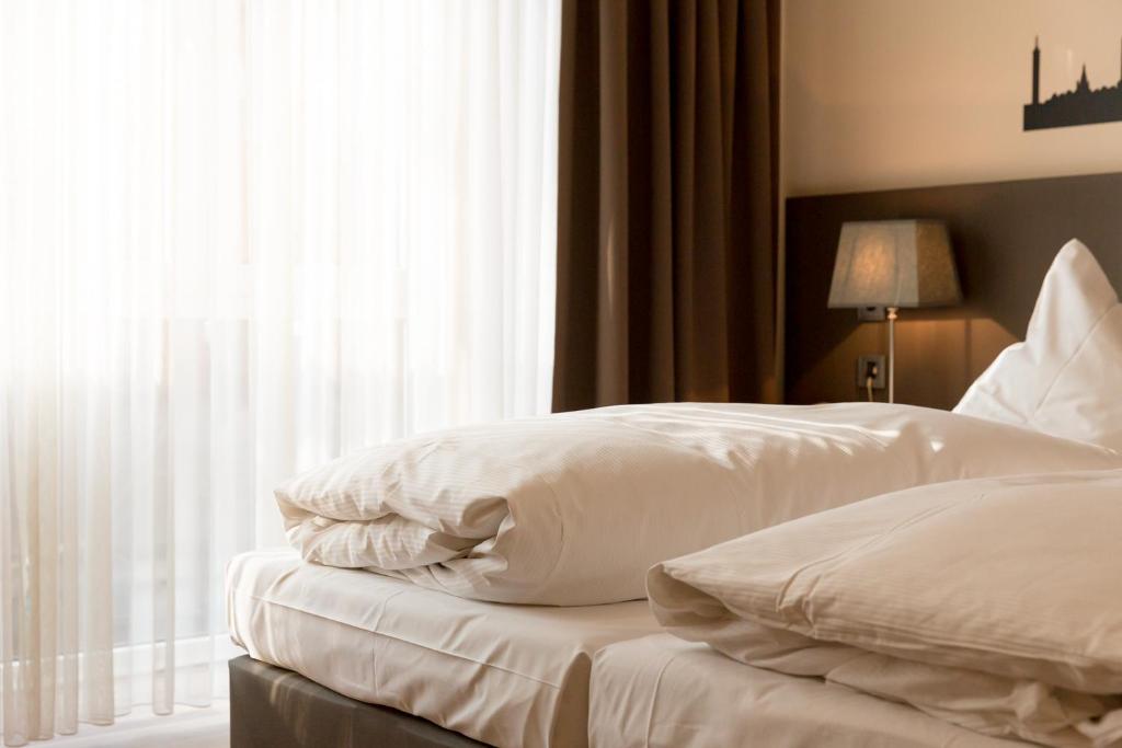 Postel nebo postele na pokoji v ubytování Hotel Drei Kronen