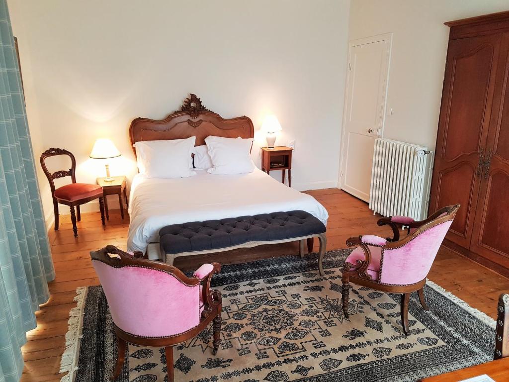 Postel nebo postele na pokoji v ubytování Manoir de Kergrec'h