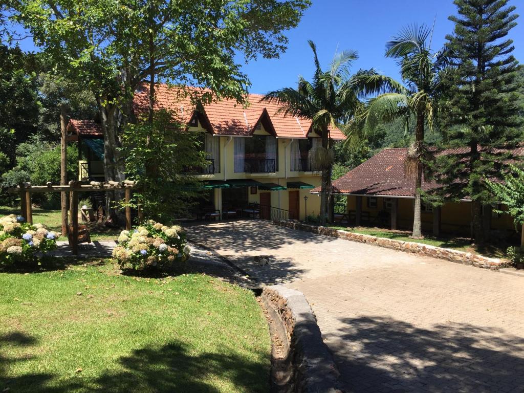 Aed väljaspool majutusasutust Estalagem Vila Franca Del Bierzo