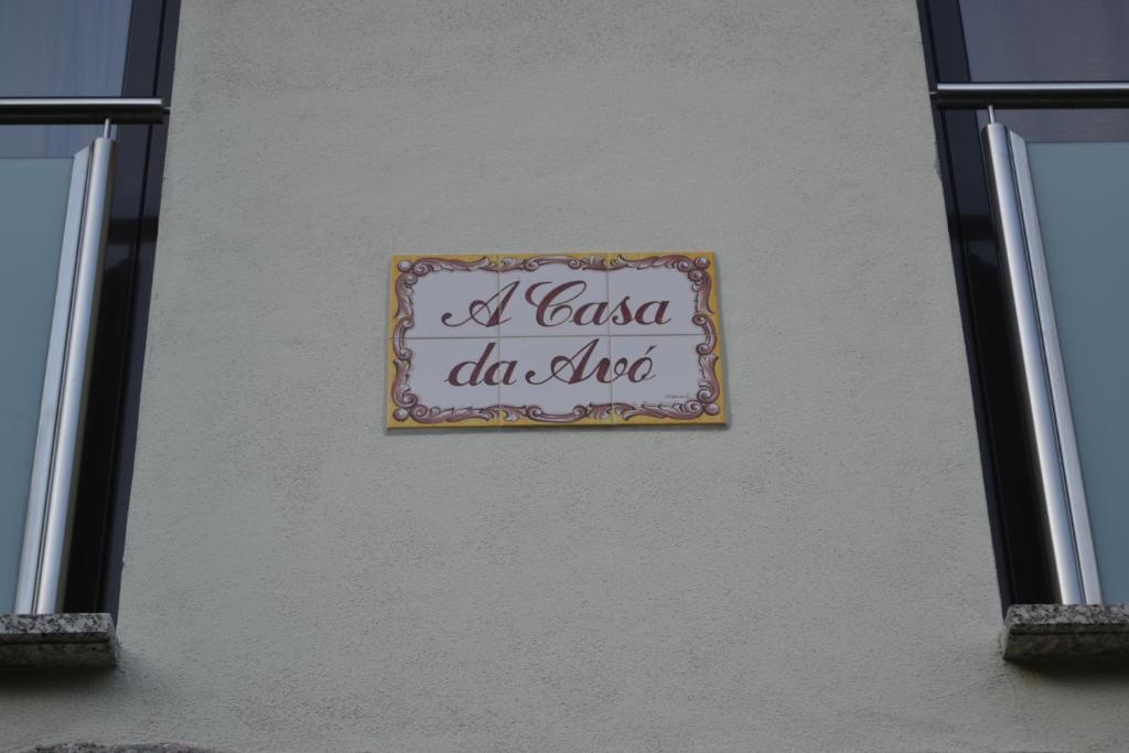 ジェレスにあるCasa D'avoの兜法を読む壁面の看板