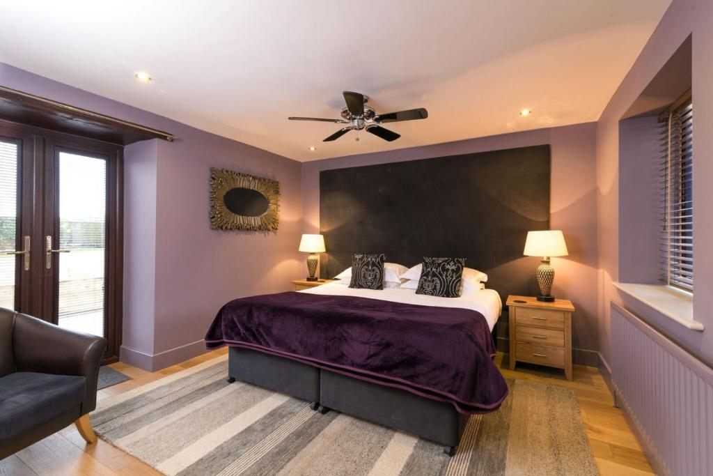 Postel nebo postele na pokoji v ubytování Briarfields Hotel