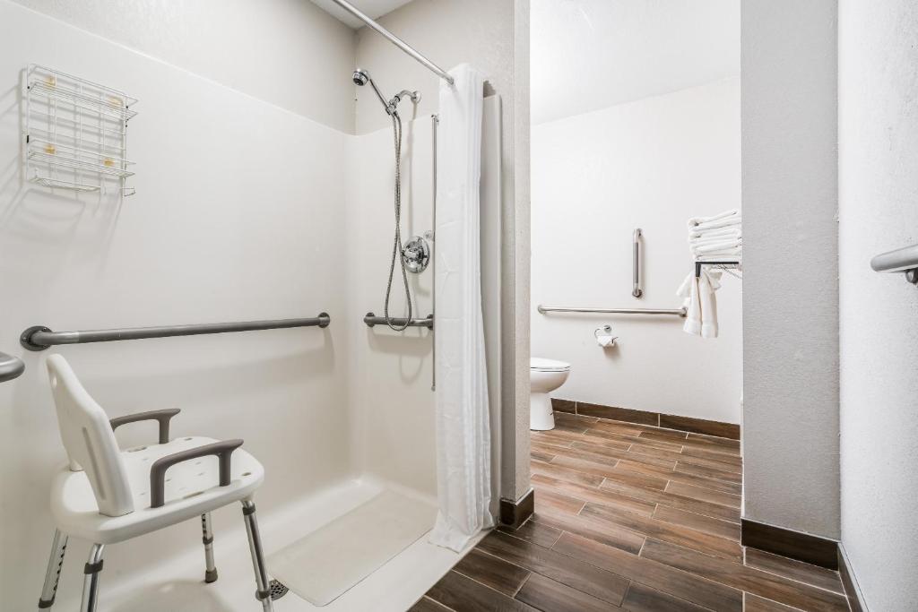 Microtel Inn & Suites by Wyndham Rochester North Mayo Clinic photo