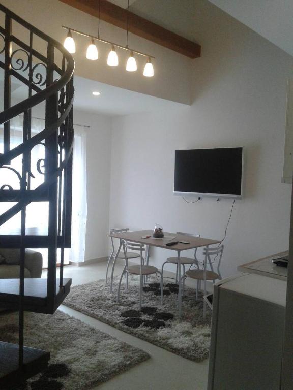 TV a/nebo společenská místnost v ubytování Apartman Sunce Zova