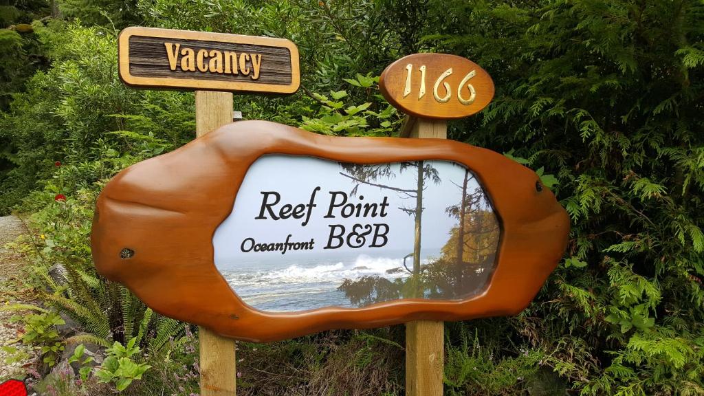 Certificato, attestato, insegna o altro documento esposto da Reef Point Oceanfront Bed and Breakfast