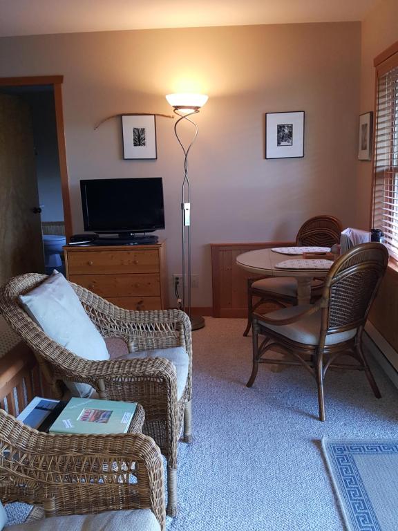 TV o dispositivi per l'intrattenimento presso Reef Point Oceanfront Bed and Breakfast