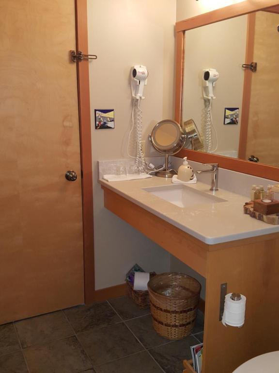 Bagno di Reef Point Oceanfront Bed and Breakfast