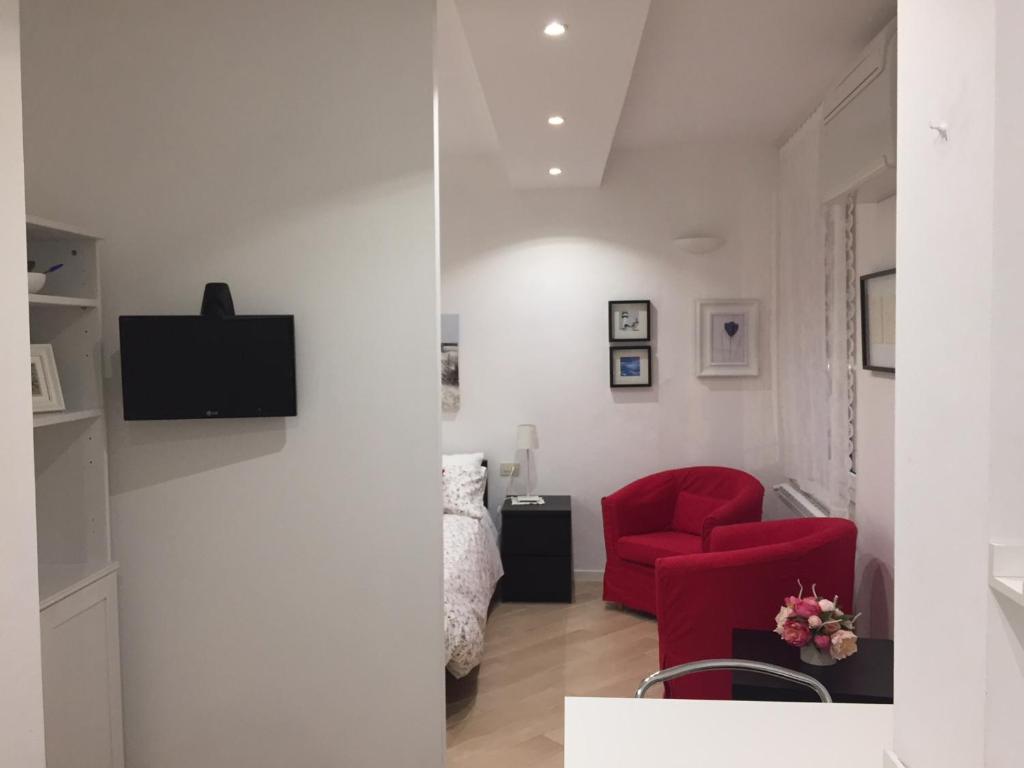 Telewizja i/lub zestaw kina domowego w obiekcie Temporary House vicolo Colombina