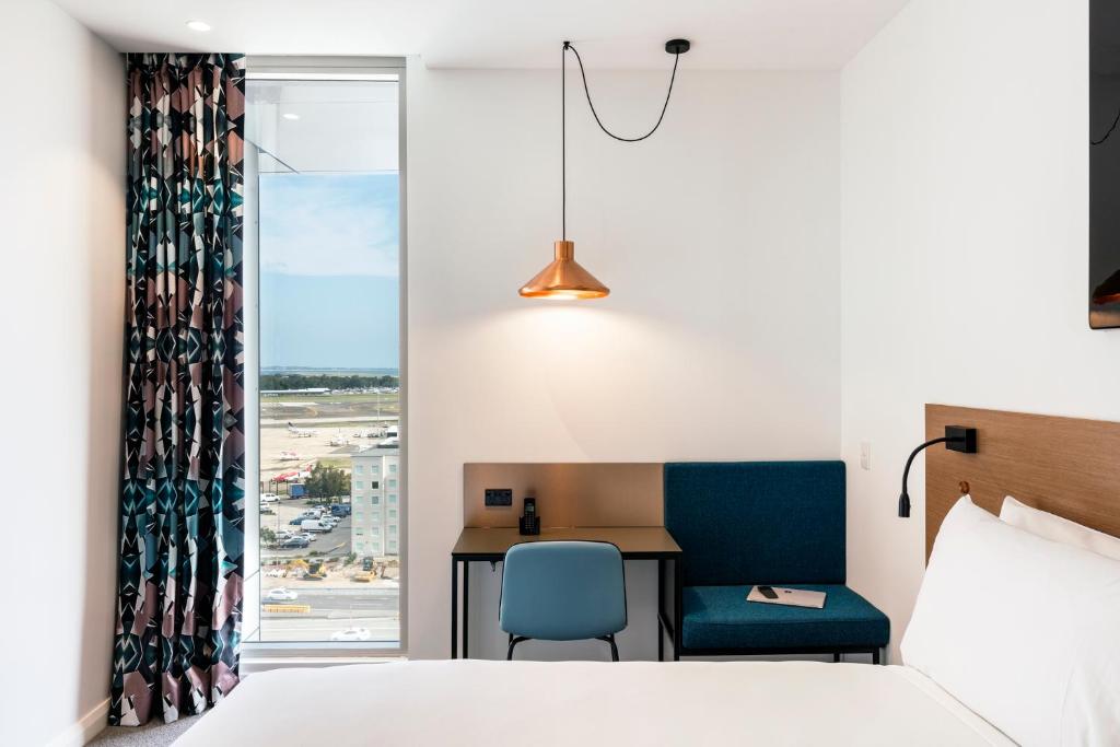 Postel nebo postele na pokoji v ubytování Citadines Connect Sydney Airport