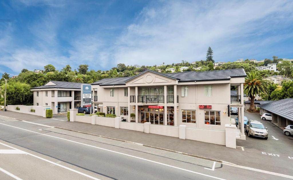 a building on the side of a street at The Hotel Nelson in Nelson