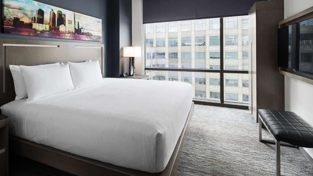 Postel nebo postele na pokoji v ubytování Hyatt House Jersey City