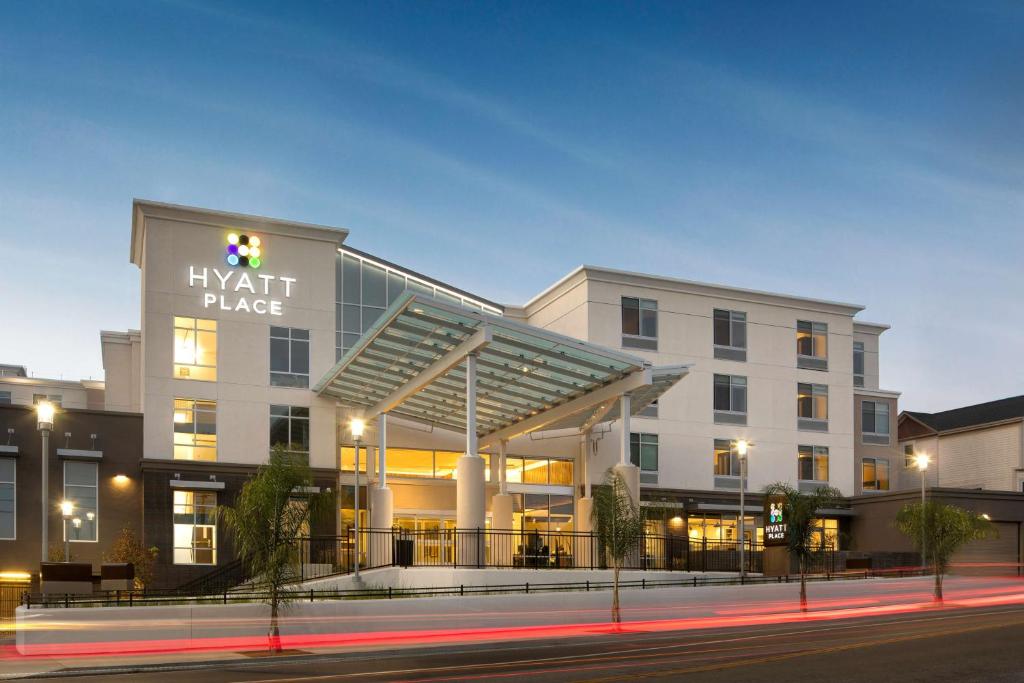 a large white building with a sign that reads knight place at Hyatt Place Santa Cruz in Santa Cruz