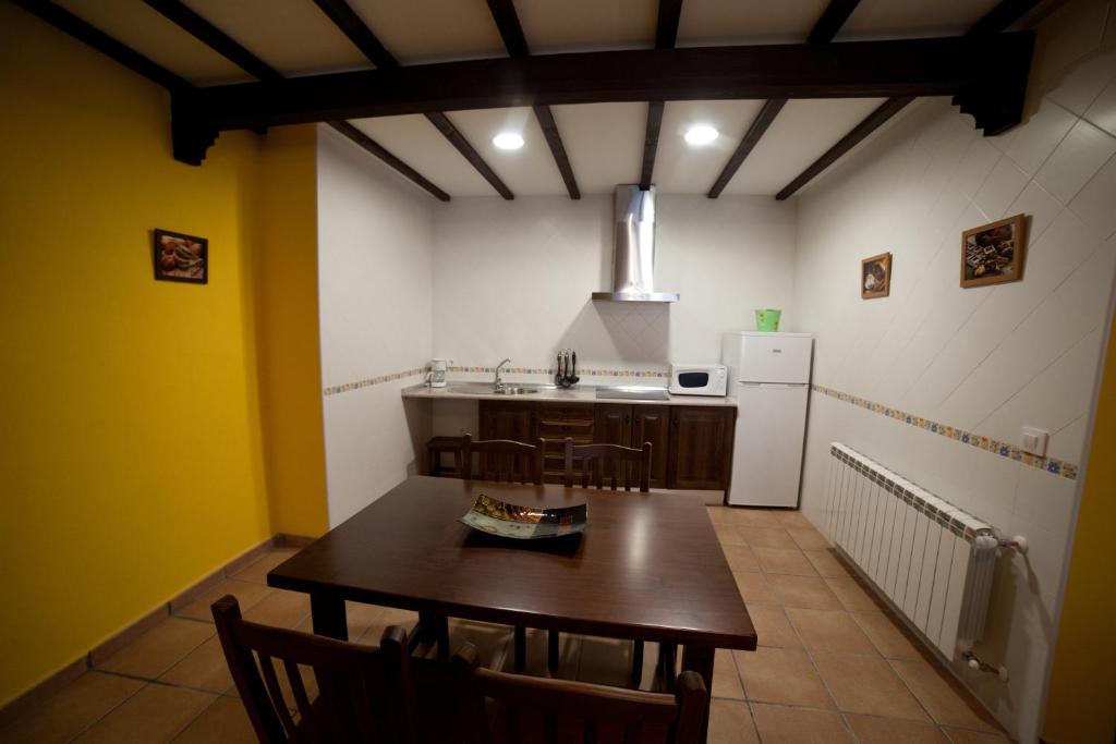 Kuchyňa alebo kuchynka v ubytovaní Apartamentos Rurales Sierra de Béjar