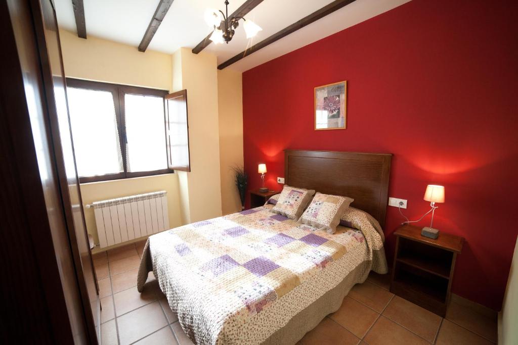 Postel nebo postele na pokoji v ubytování Apartamentos Rurales Sierra de Béjar