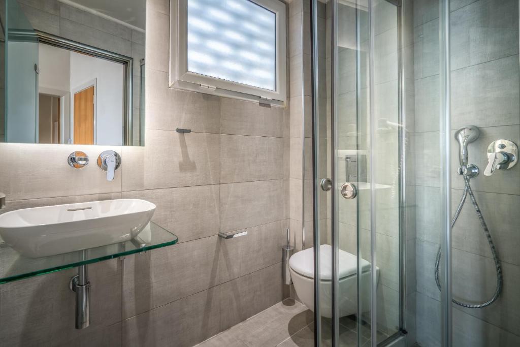 Phoenix Hotel - Standard Double Or Twin Room