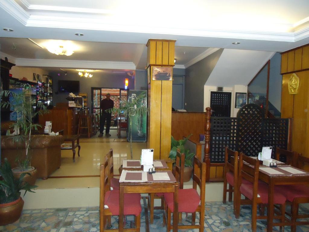 Restaurace v ubytování Hotel Earth House