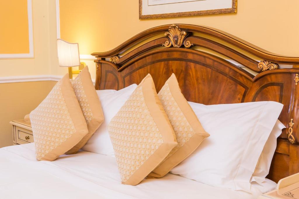 Voodi või voodid majutusasutuse Hotel Bristol Palace toas