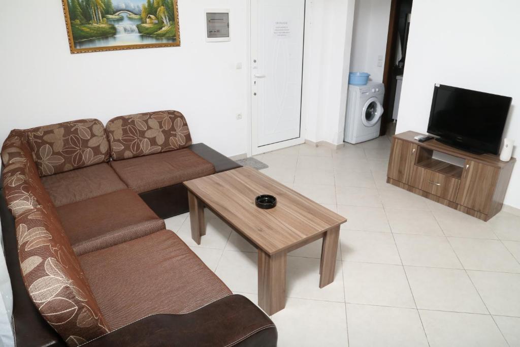 Sinanis Family Apartments - 2