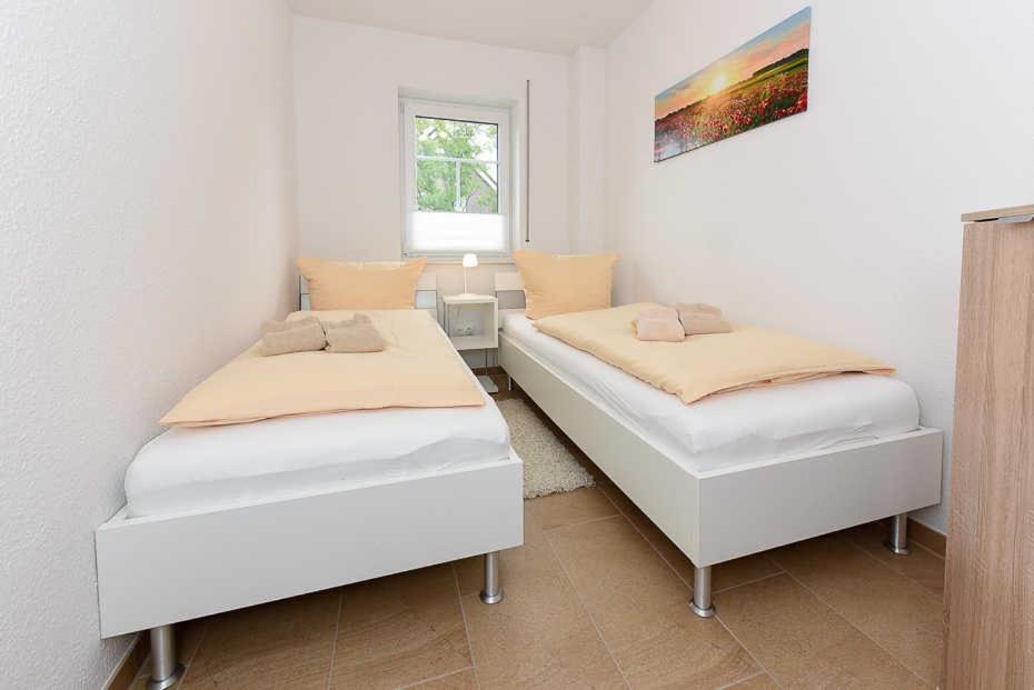 Postel nebo postele na pokoji v ubytování Ferienwohnung Seeperle