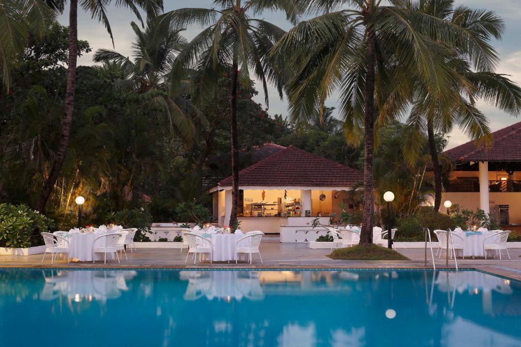 Bazén v ubytování Novotel Goa Dona Sylvia Resort nebo v jeho okolí