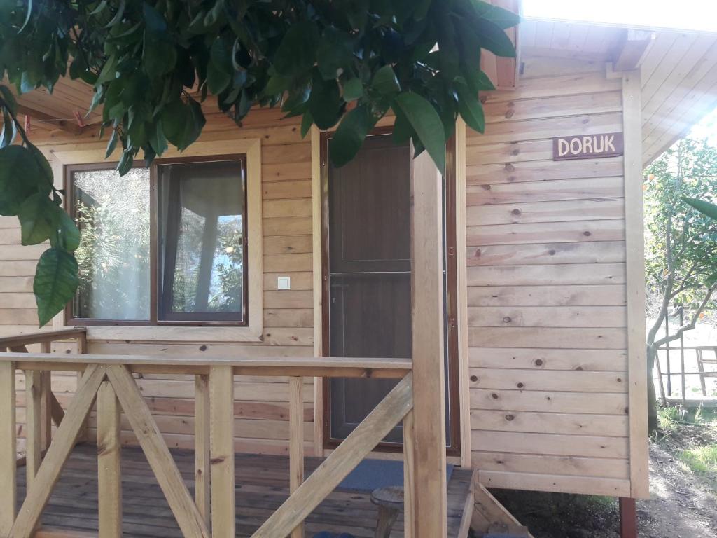 Balkón nebo terasa v ubytování Bungalow Halil