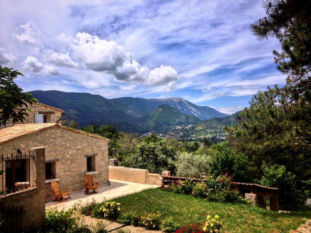 a stone house with a view of the mountains at B&B Le Deffends de Redon in Montbrun-les-Bains