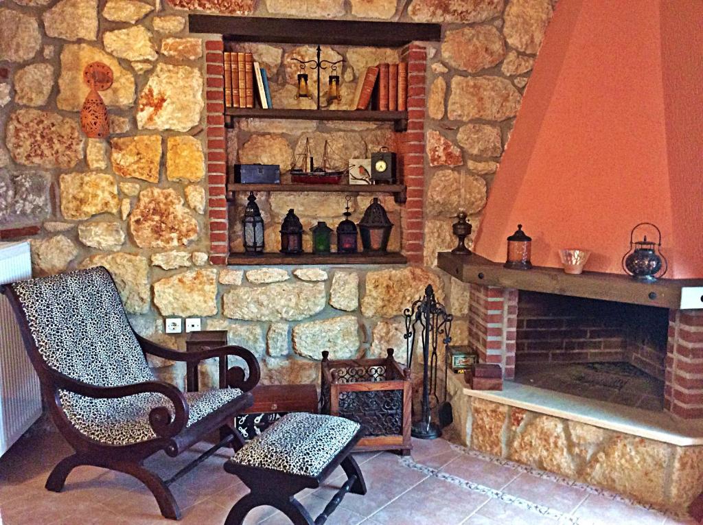 Posezení v ubytování Stone Villa Rokosini