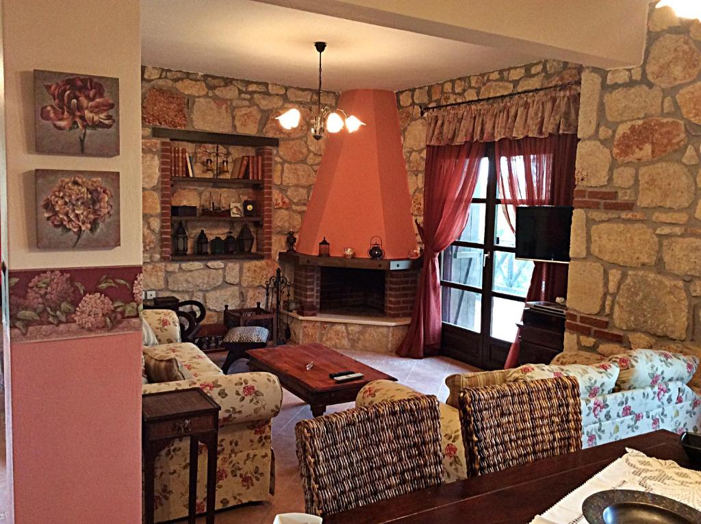 Posezení v ubytování Stone Villa Rokosini