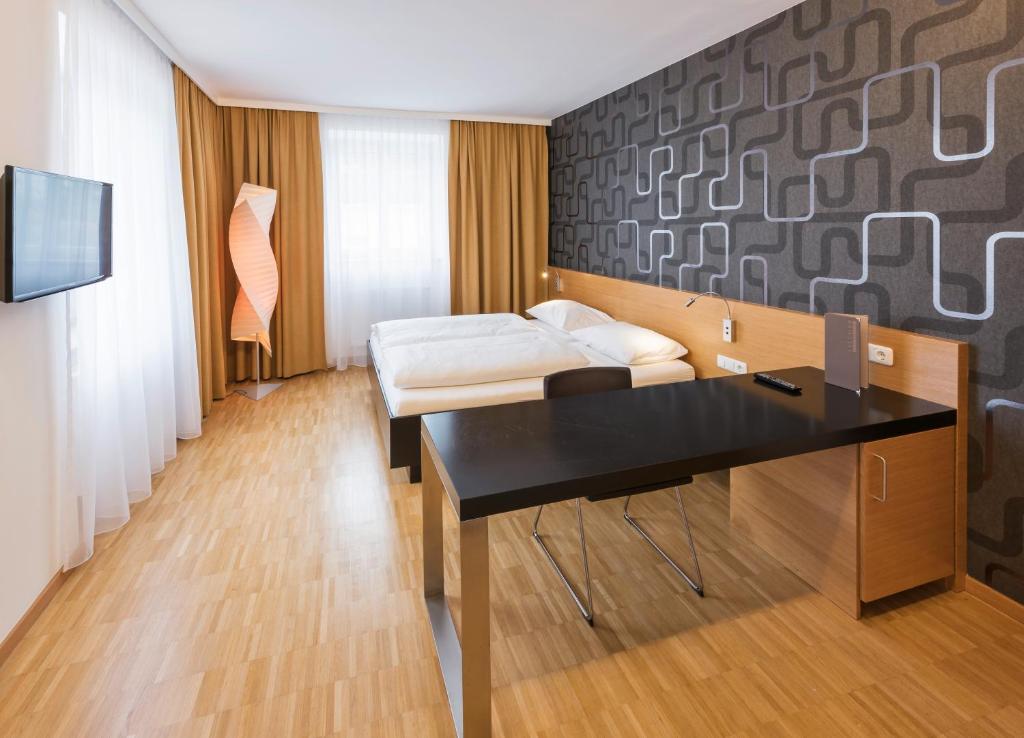Postel nebo postele na pokoji v ubytování Hotel Gasthof Fischer